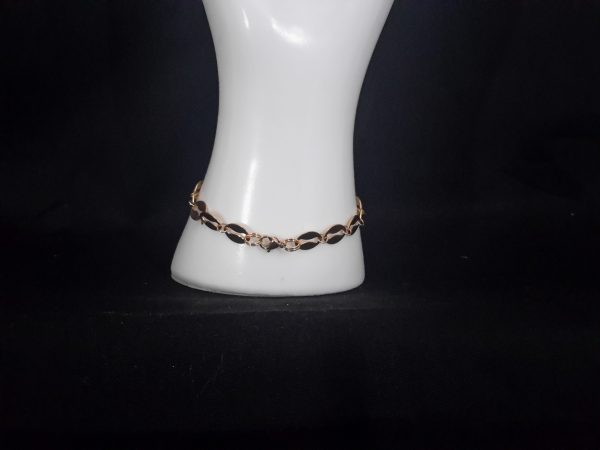 Gold linked heart bracelet