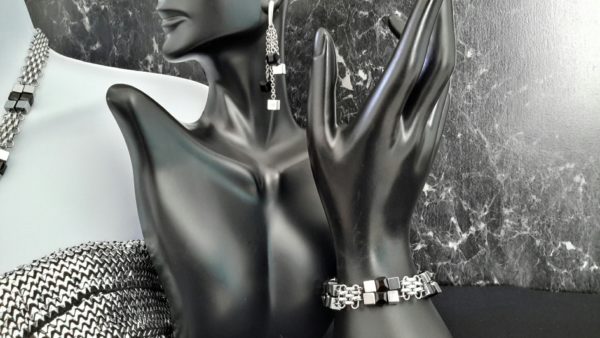 Bold and Beautiful Multilink Chain Set